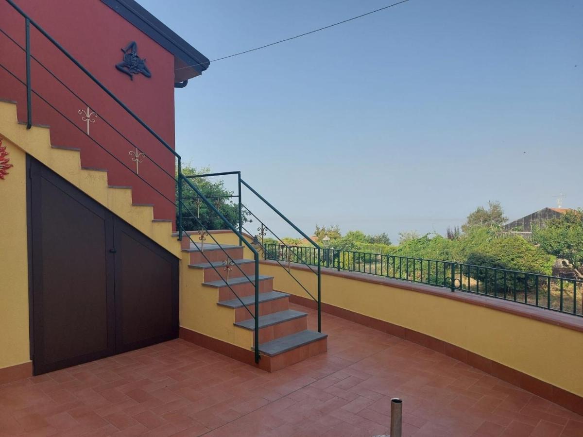 Casa Vacanza Del Sole Мило Экстерьер фото