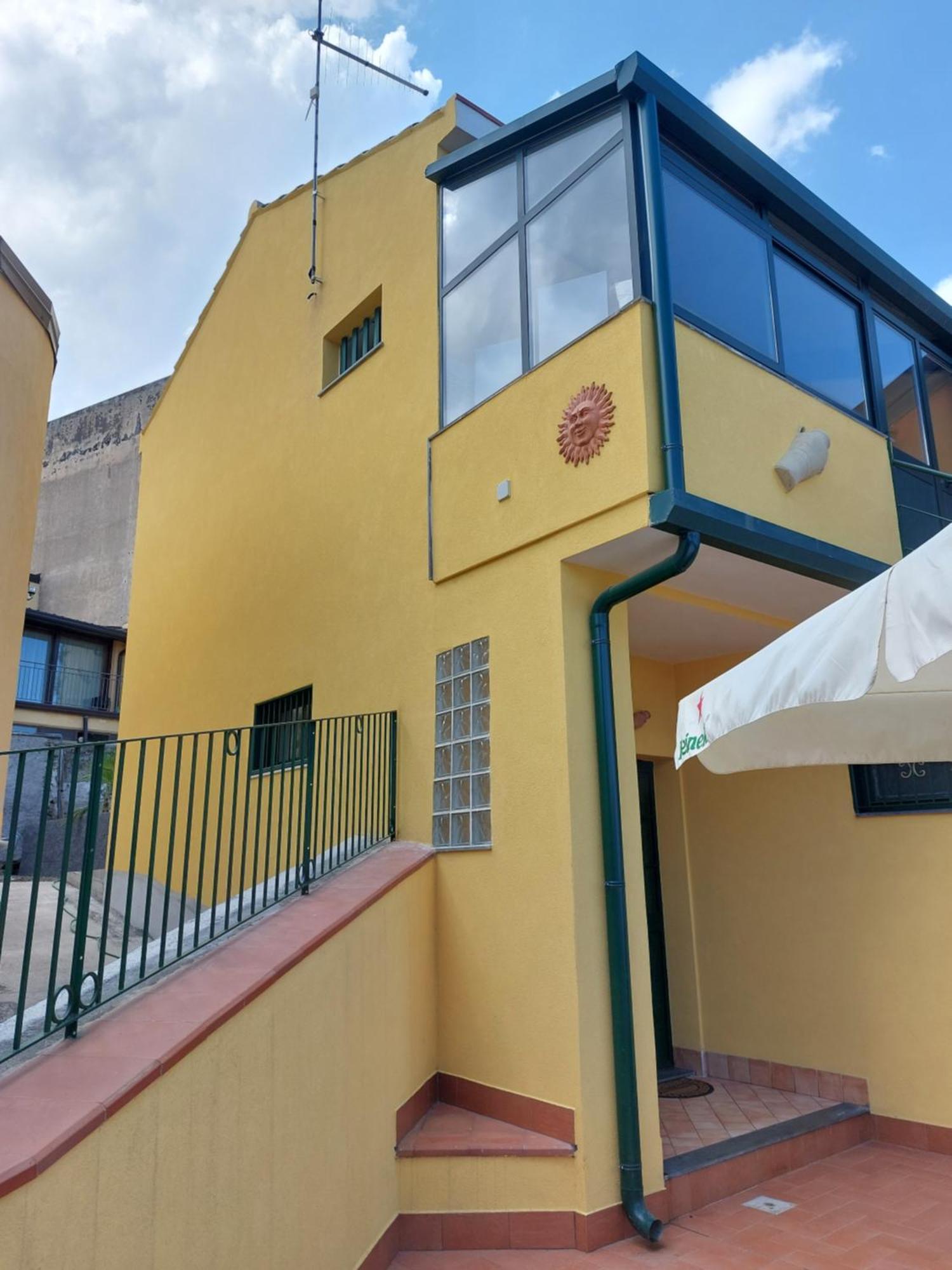 Casa Vacanza Del Sole Мило Экстерьер фото